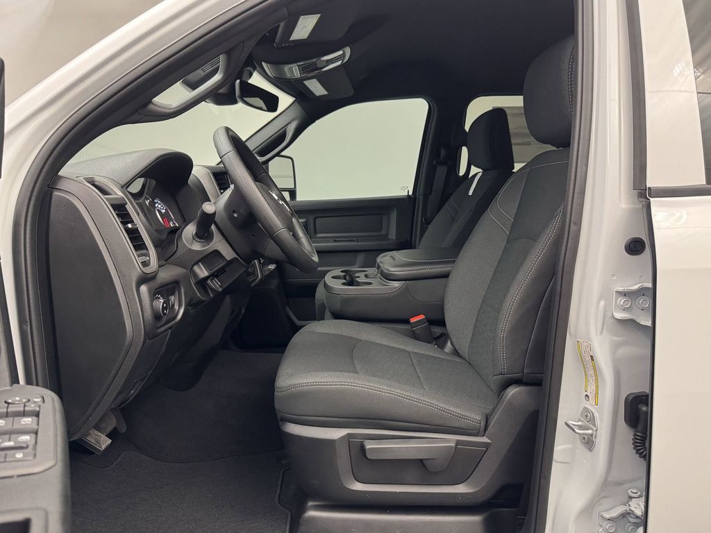 2025 Ram 3500 Tradesman photo 4