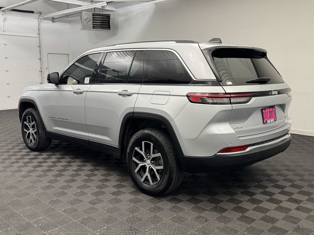 2024 Jeep Grand Cherokee Limited photo 3