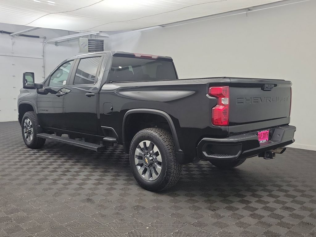 2023 Chevrolet Silverado 2500HD Custom photo 3