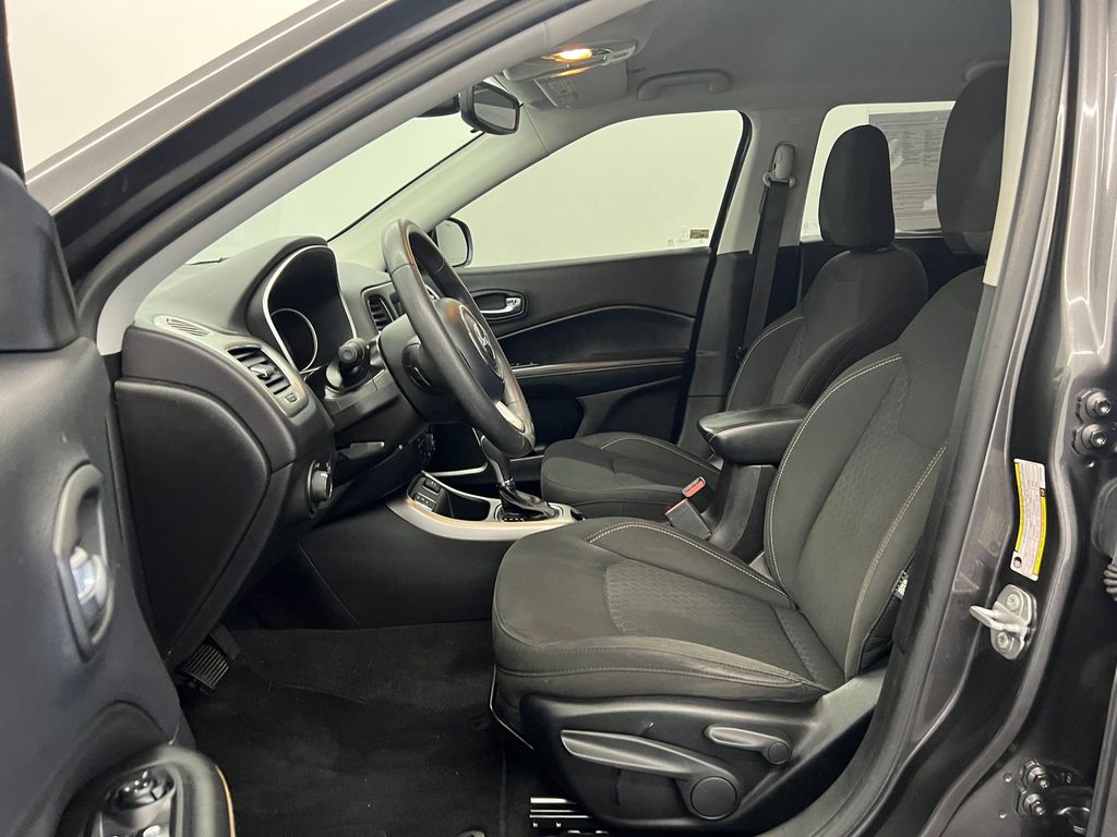 2018 Jeep Compass Sport photo 4