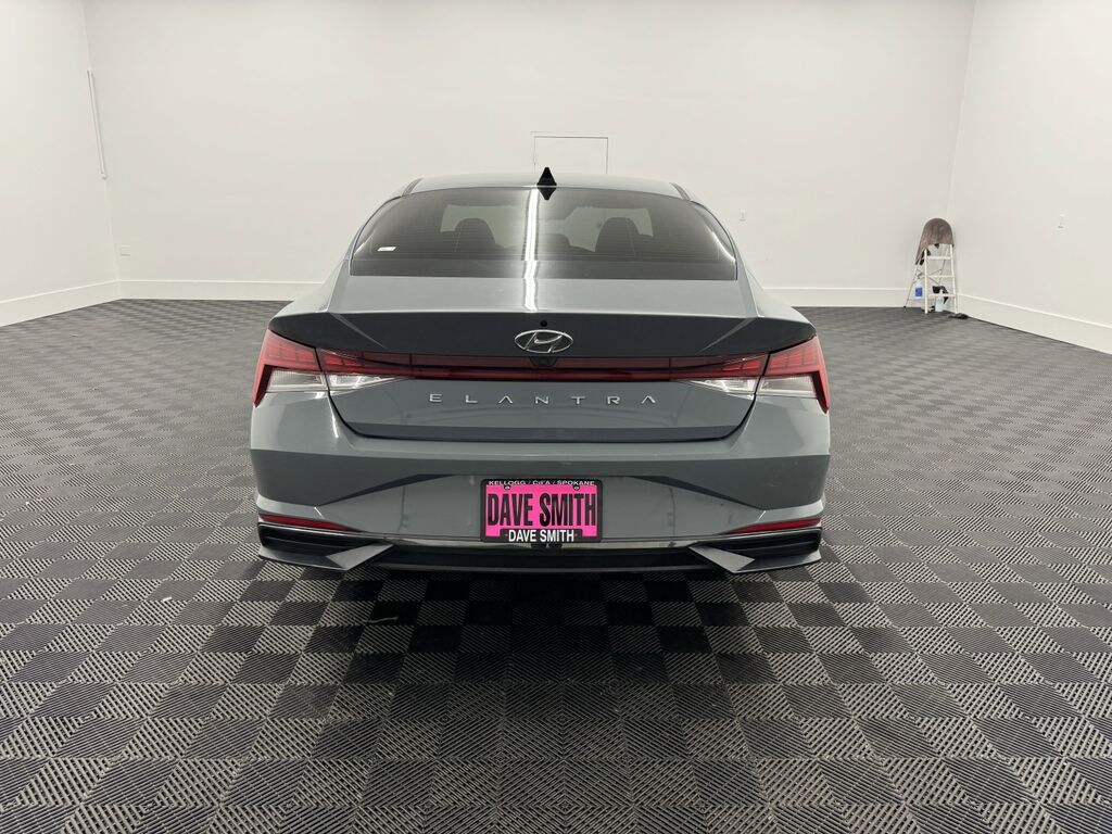 Used 2022 Hyundai Elantra SEL w/ Convenience + Premium Package | Dave ...