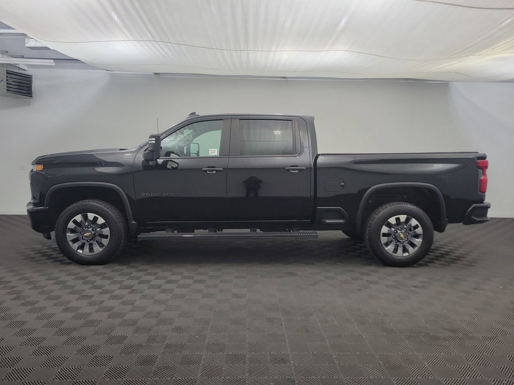 2023 Chevrolet Silverado 2500HD Custom photo 2