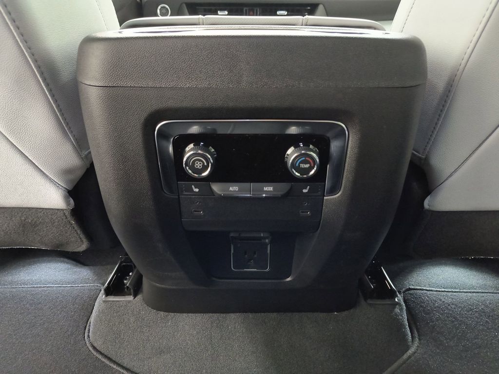 2026 Chevrolet Suburban Premier - Photo 24