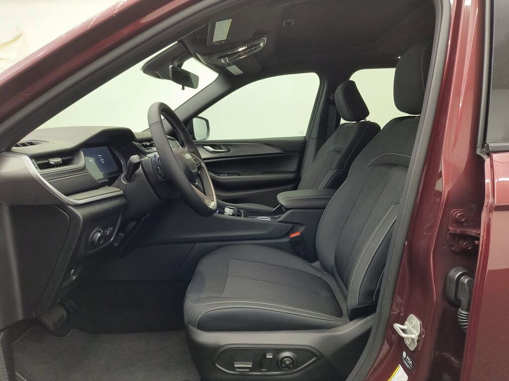 New 2025 Jeep Grand Cherokee Laredo X Sport Utility