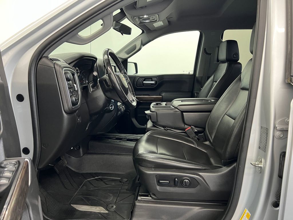 2019 Chevrolet Silverado 1500 LT photo 4