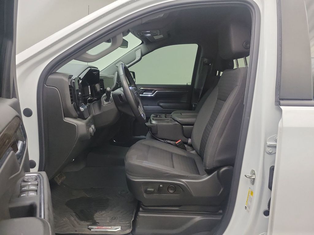 2023 Chevrolet Silverado 1500 RST photo 4