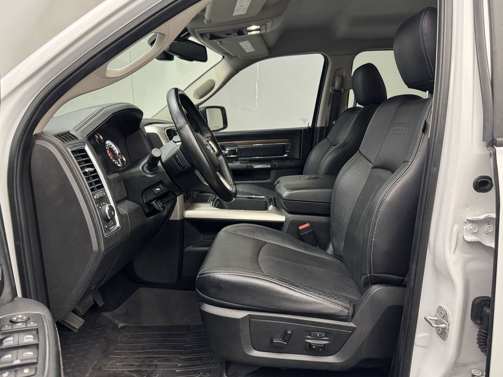 2018 Ram 1500 Laramie photo 2