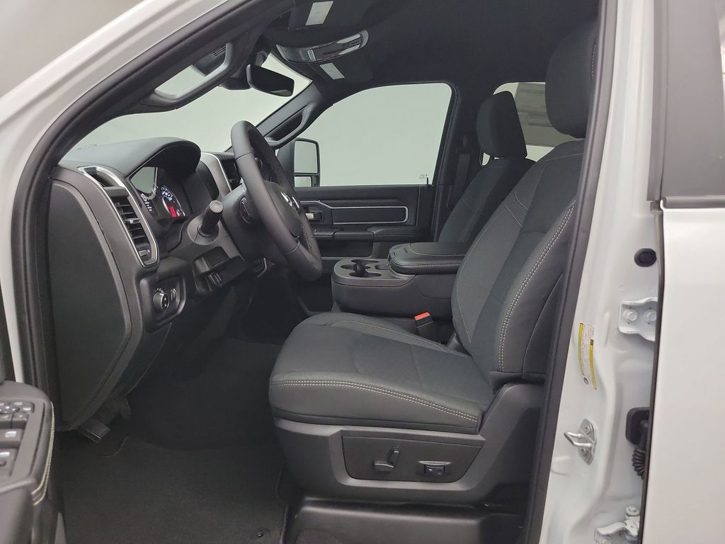 2025 Ram 3500 Big Horn photo 3