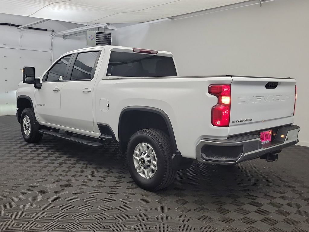2024 Chevrolet Silverado 2500HD LT photo 3