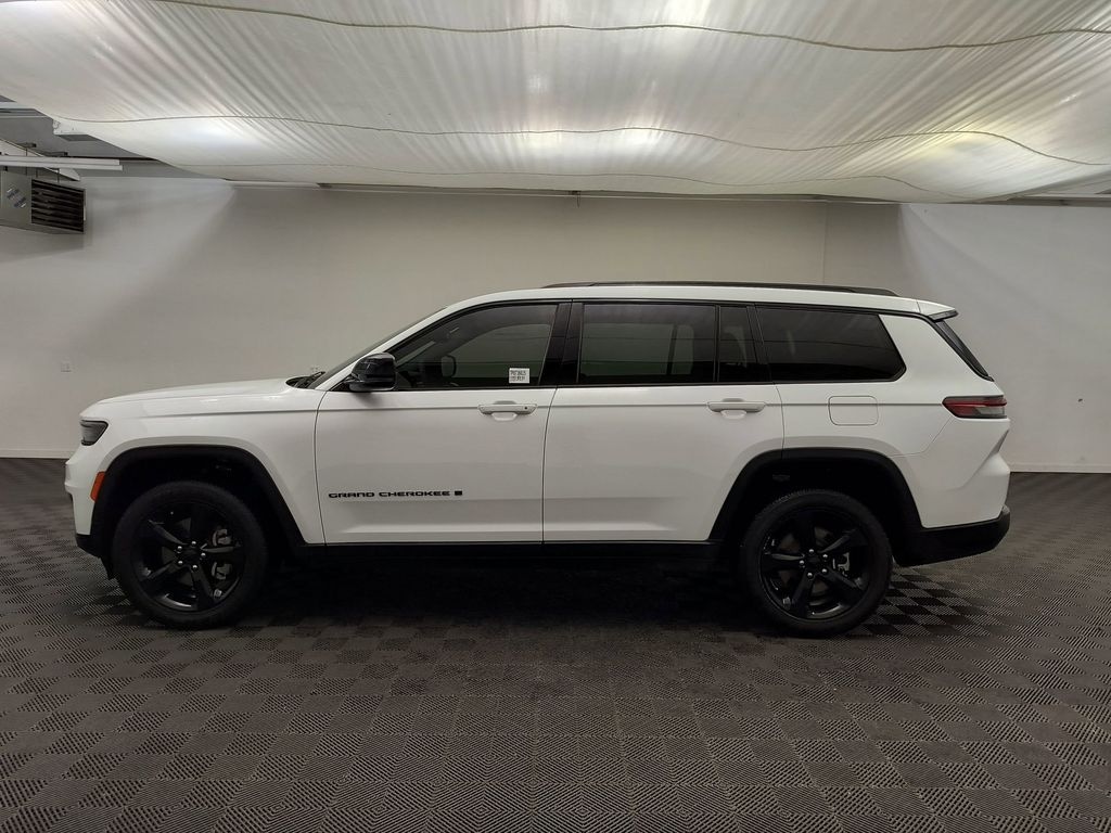 Used 2023 Jeep Grand Cherokee L L Laredo SUV