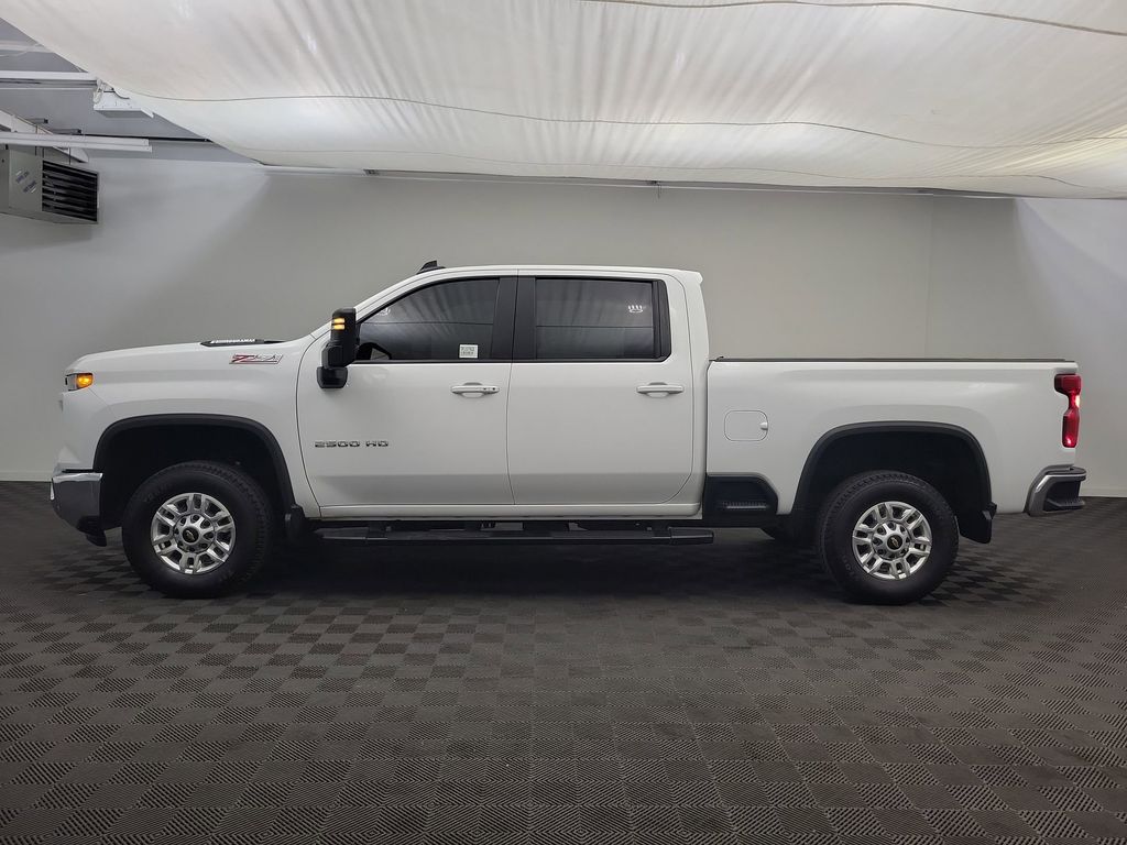 2024 Chevrolet Silverado 2500HD LT photo 2