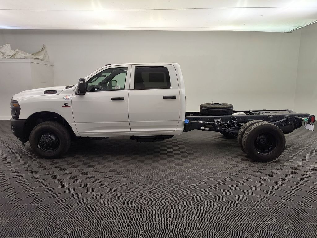 2025 Ram 3500 Tradesman photo 2