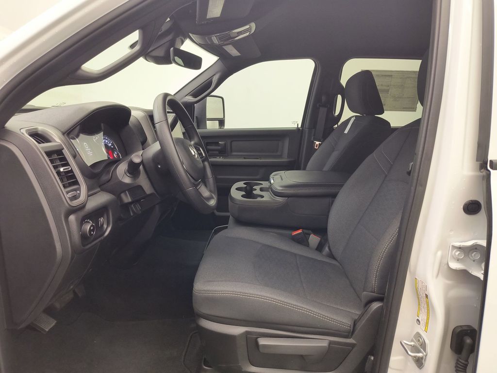 2025 Ram 2500 Tradesman photo 4