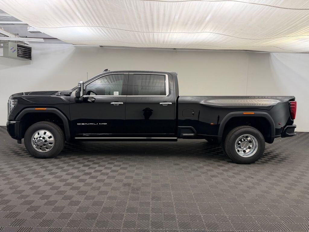 New 2026 GMC Sierra Denali Ultimate DRW Crew Cab