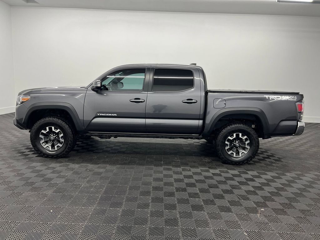 2022 Toyota Tacoma TRD V6 photo 2