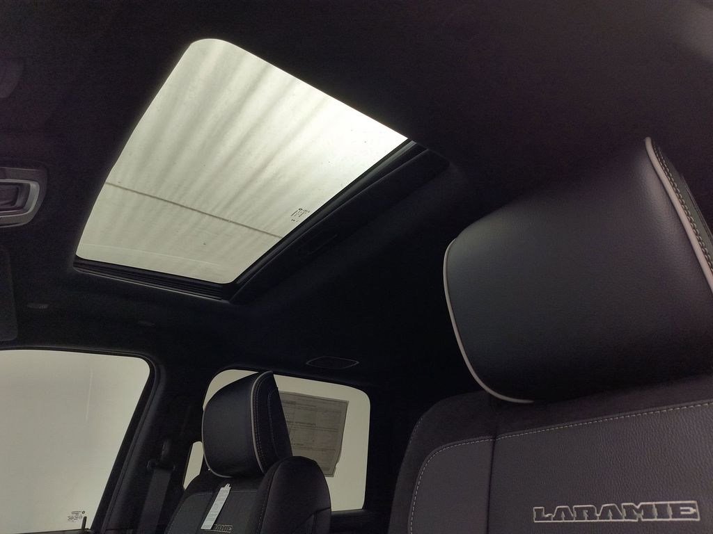 2026 RAM 3500 Laramie - Photo 11