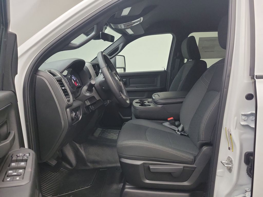 2025 Ram 3500 Tradesman photo 4