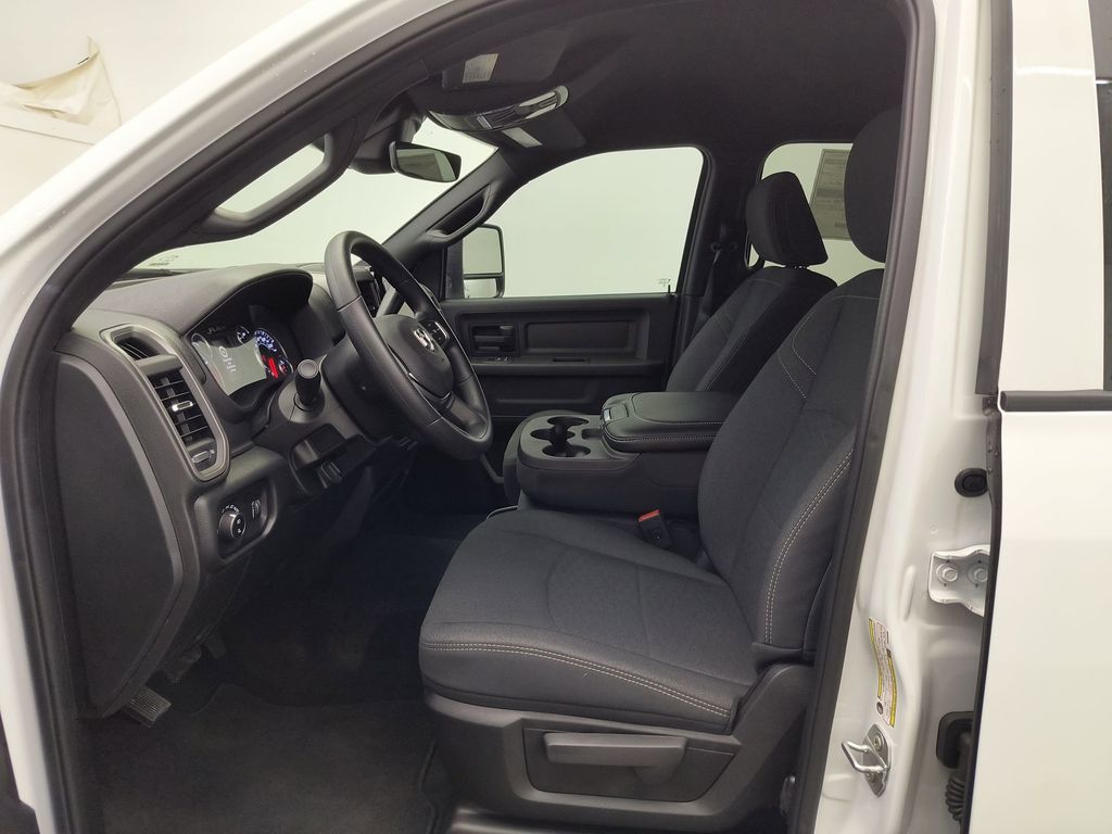 2025 Ram 2500 Tradesman photo 4