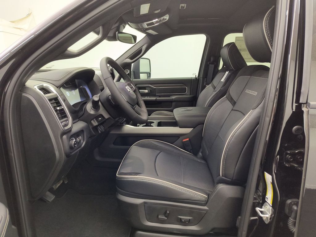 2025 Ram 2500 Laramie photo 4
