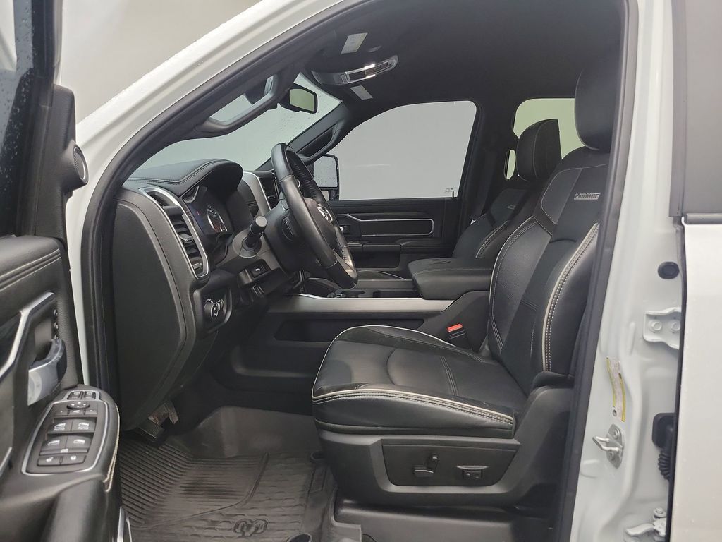 2024 Ram 3500 Laramie photo 4