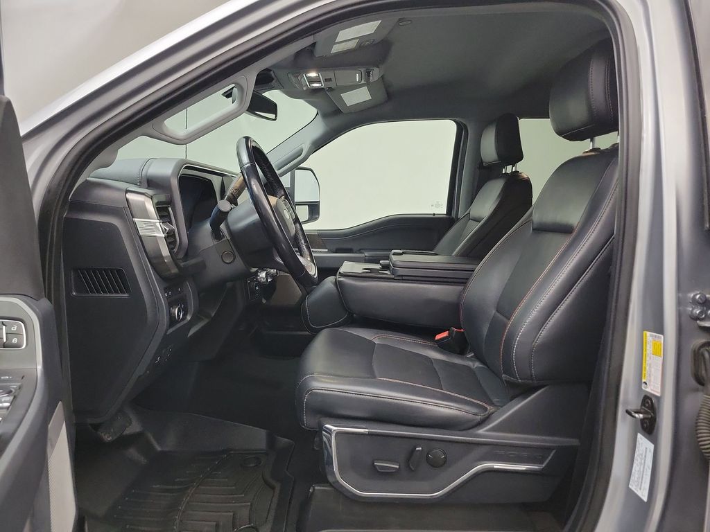 2023 Ford F-350 Lariat photo 4