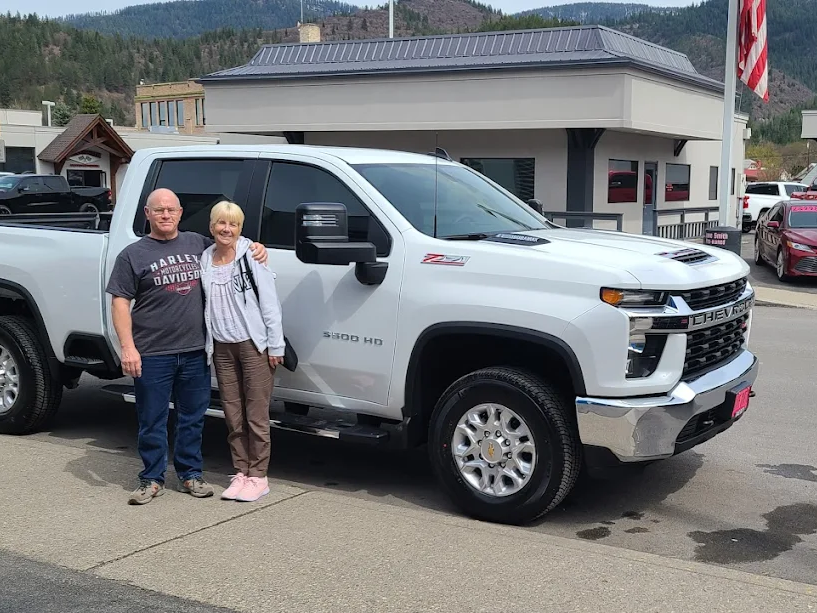 A customer signing financing paperwork at Dave Smith Motors