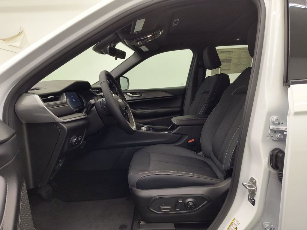 New 2025 Jeep Grand Cherokee Laredo X Sport Utility