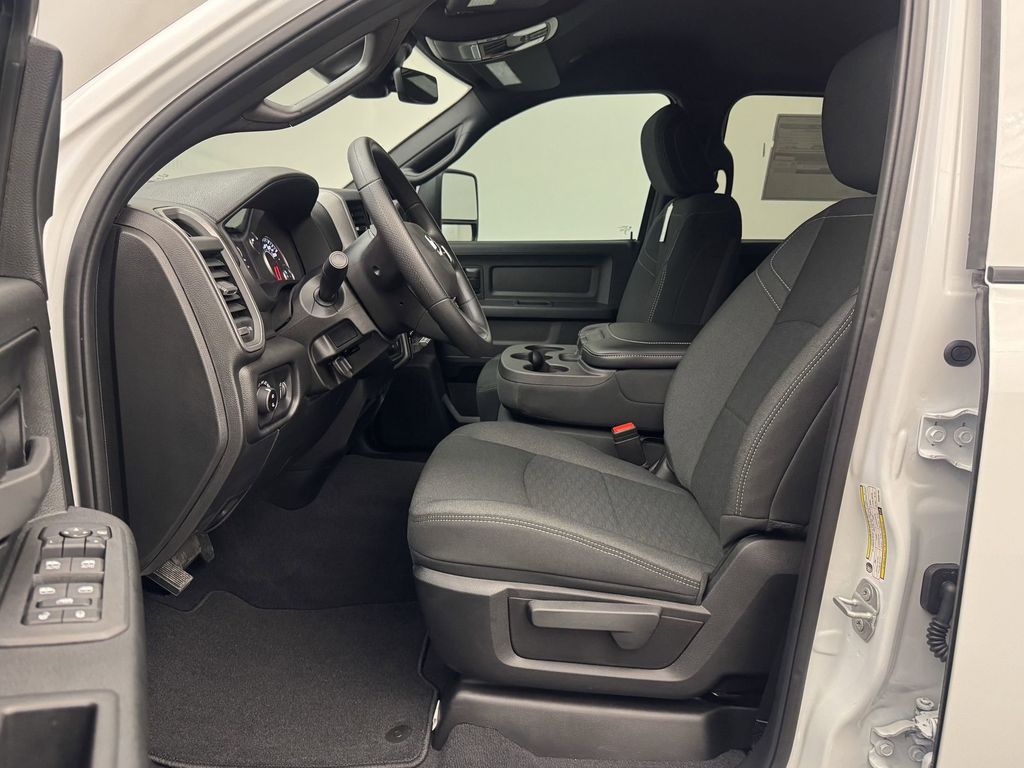 2025 Ram 3500 Tradesman photo 4