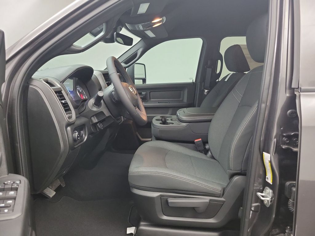 2025 Ram 2500 Tradesman photo 3
