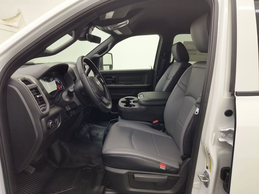 2026 Ram 3500 Tradesman photo 4