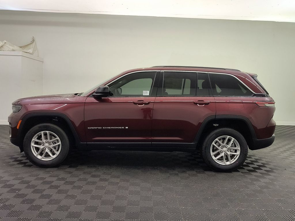 2025 Jeep Grand Cherokee Laredo X photo 2