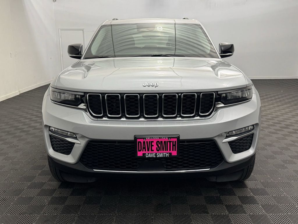 2024 Jeep Grand Cherokee Limited photo 4