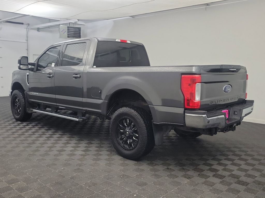 2019 Ford F-350 Lariat photo 2