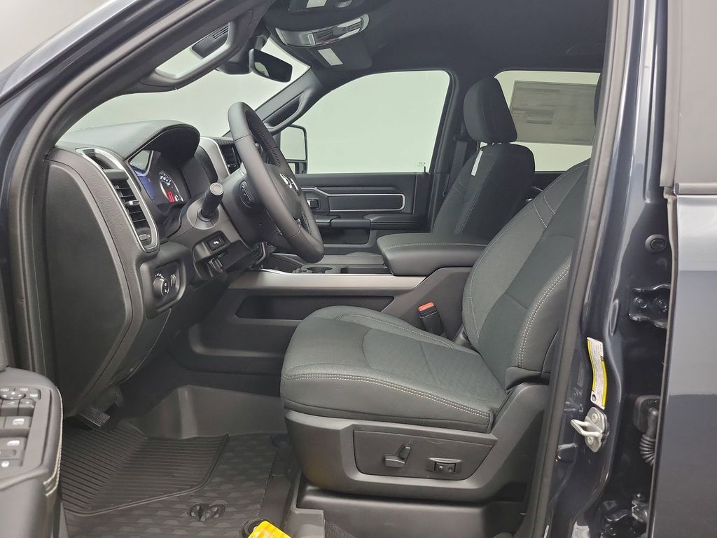 2025 Ram 3500 Big Horn photo 3