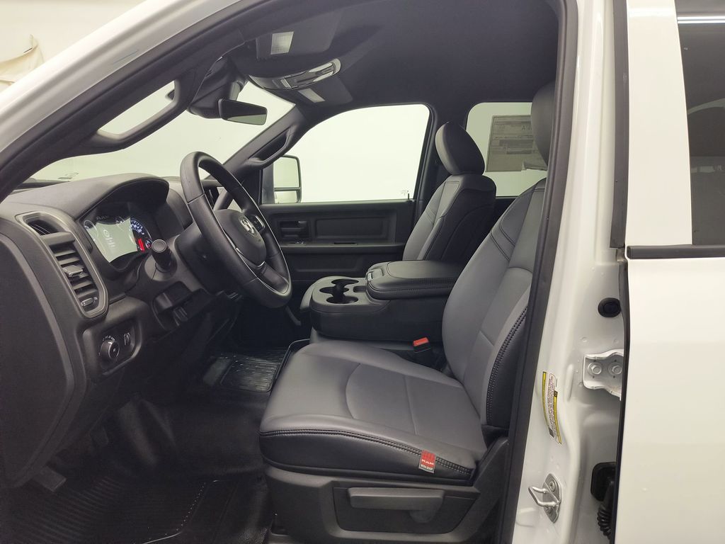 2025 Ram 3500 Tradesman photo 4