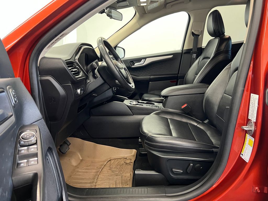 2020 Ford Escape SEL photo 4