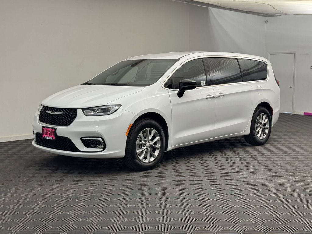 2025 Chrysler Pacifica photo 2