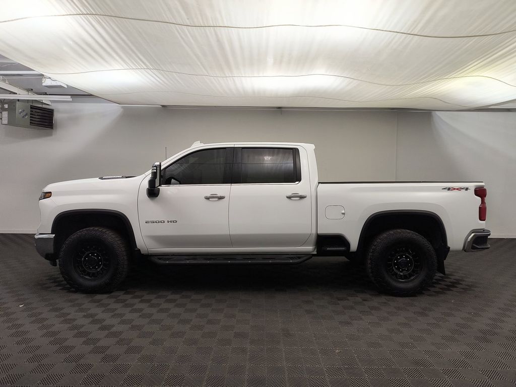 2024 Chevrolet Silverado 2500HD LTZ photo 2