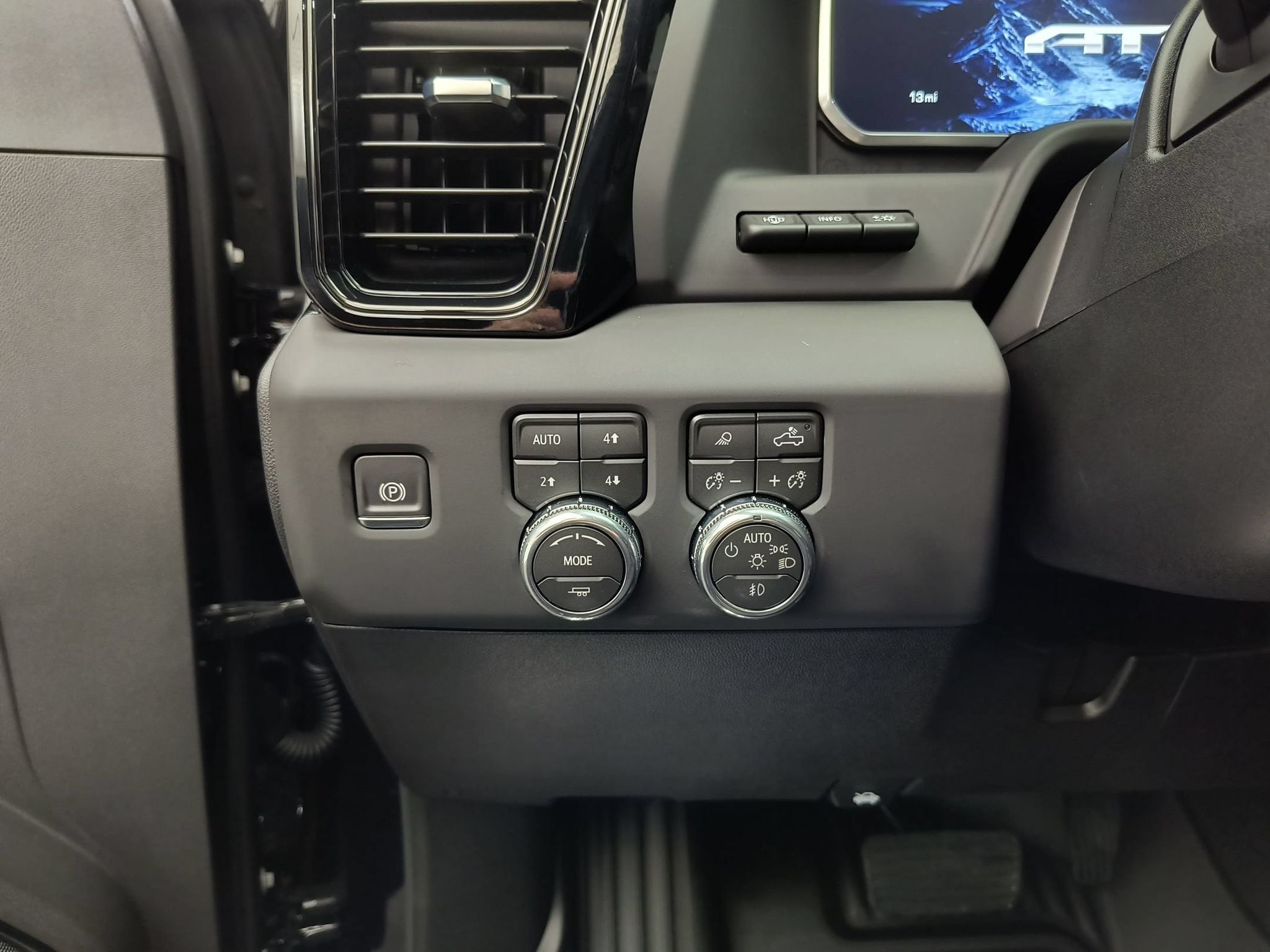 2026 GMC Sierra 2500HD AT4 - Photo 14