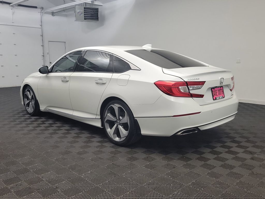 2019 Honda Accord Touring 2.0T photo 3