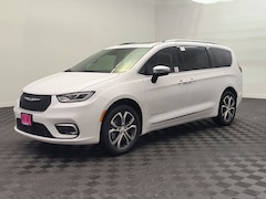 2026 Chrysler Pacifica Pinnacle Passenger Van