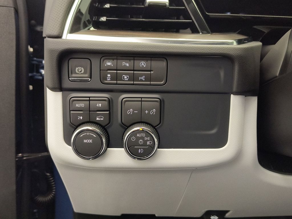 2026 Chevrolet Suburban Premier - Photo 28