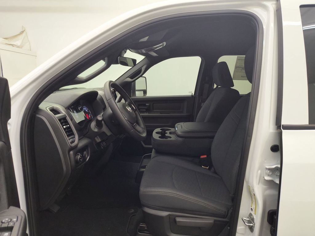2025 Ram 2500 Tradesman photo 4