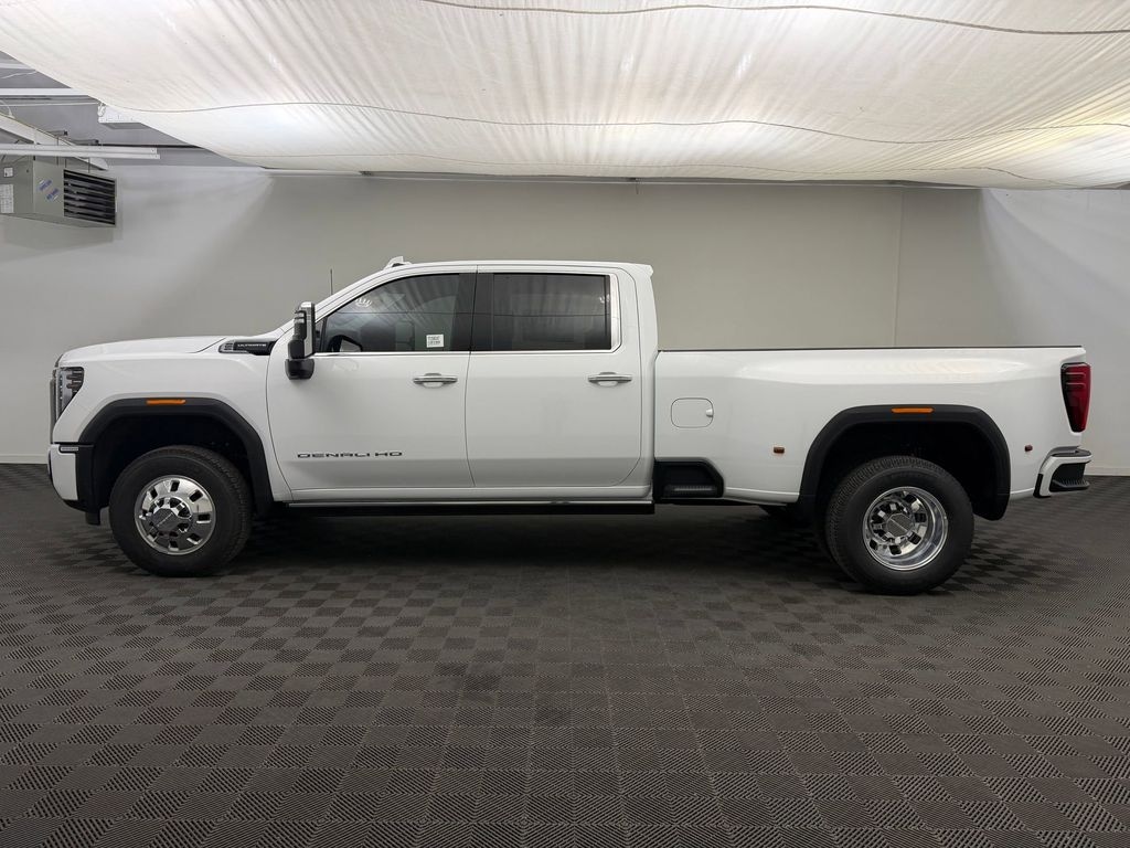 New 2026 GMC Sierra 3500 Denali Ultimate DRW Crew Cab