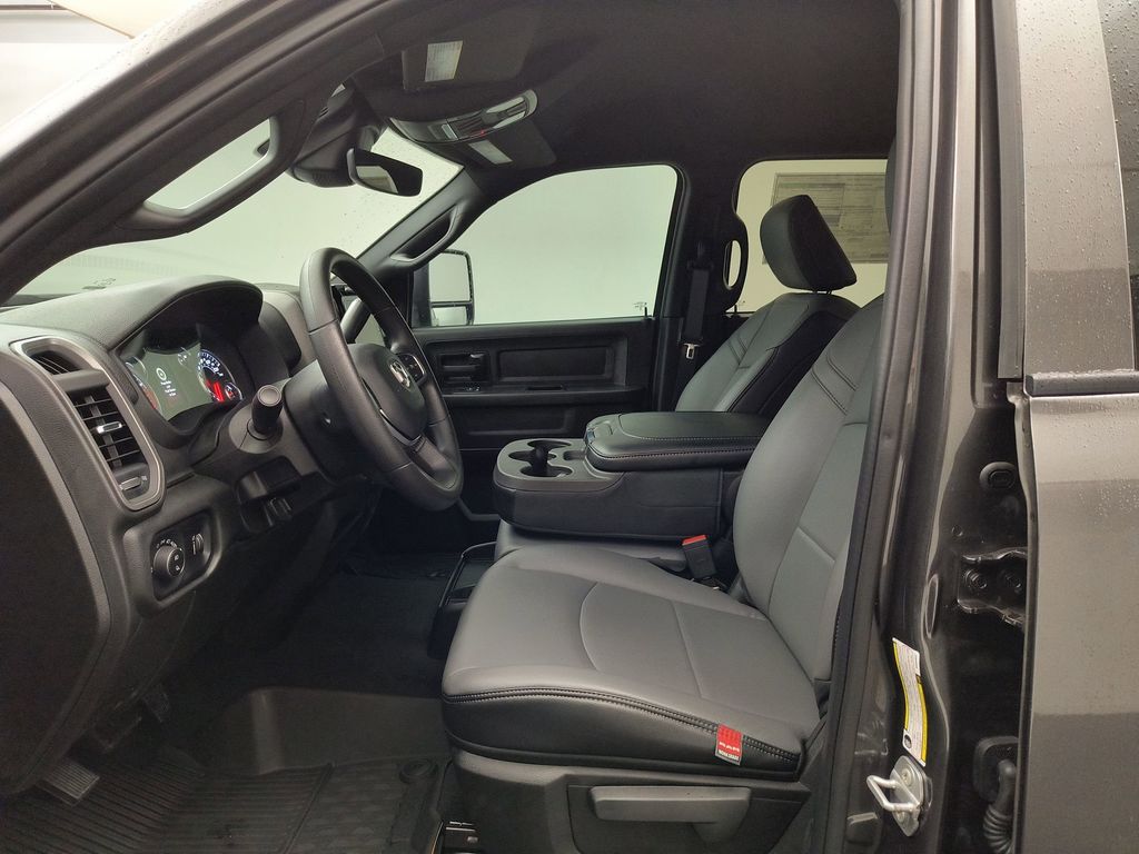 2025 Ram 2500 Tradesman photo 4