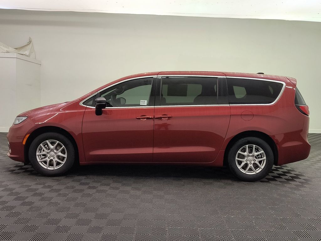 2026 Chrysler Pacifica photo 2