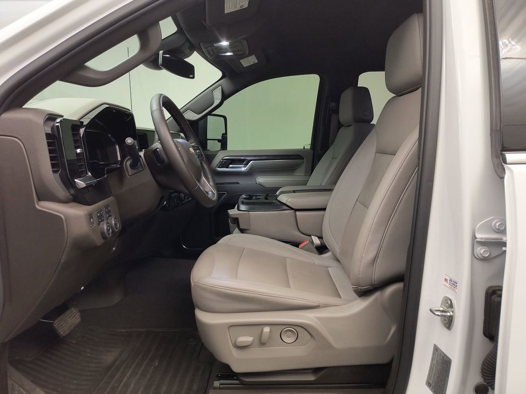 2024 Chevrolet Silverado 2500HD LTZ photo 4