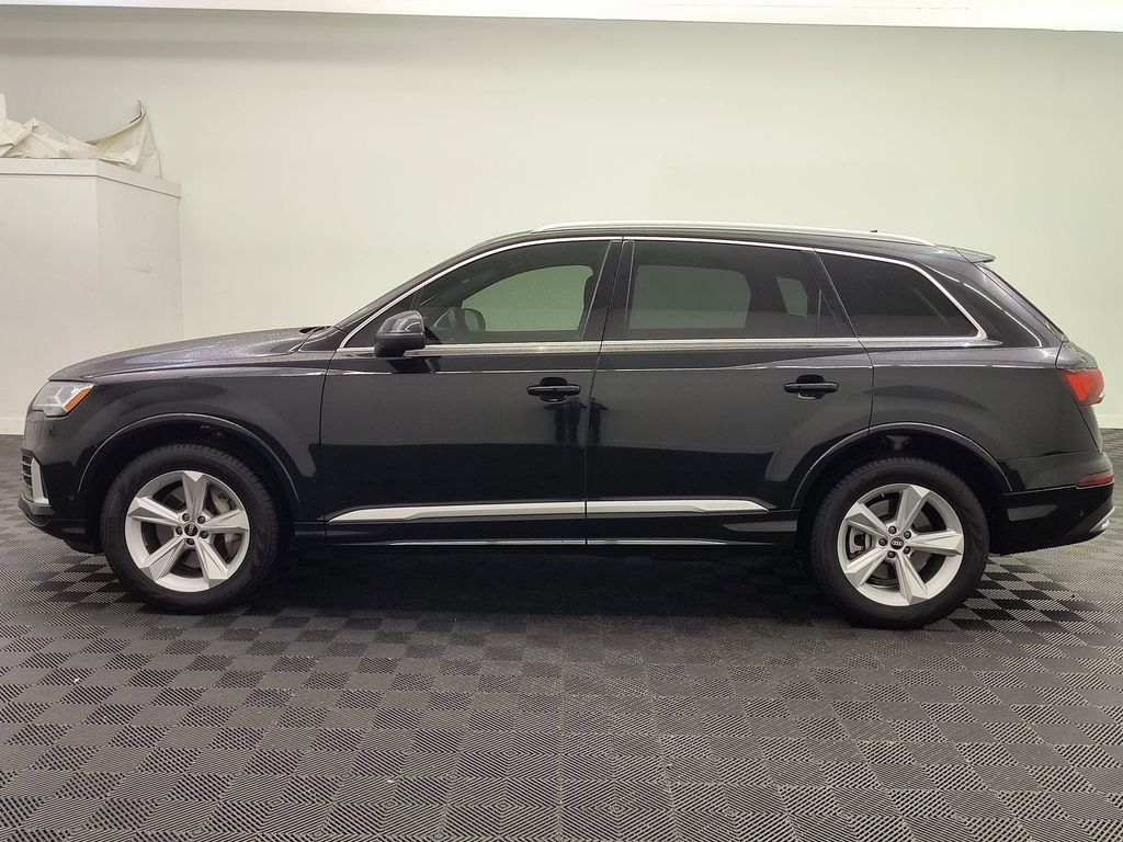 2022 Audi Q7 45 Premium Plus photo 2