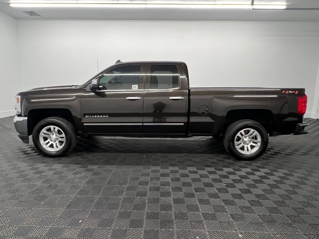 2018 Chevrolet Silverado 1500 LTZ photo 2