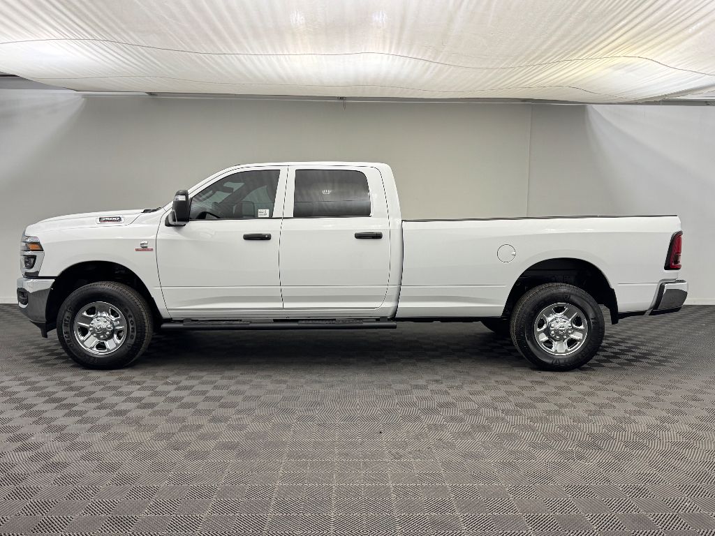 2025 Ram 3500 Tradesman photo 2